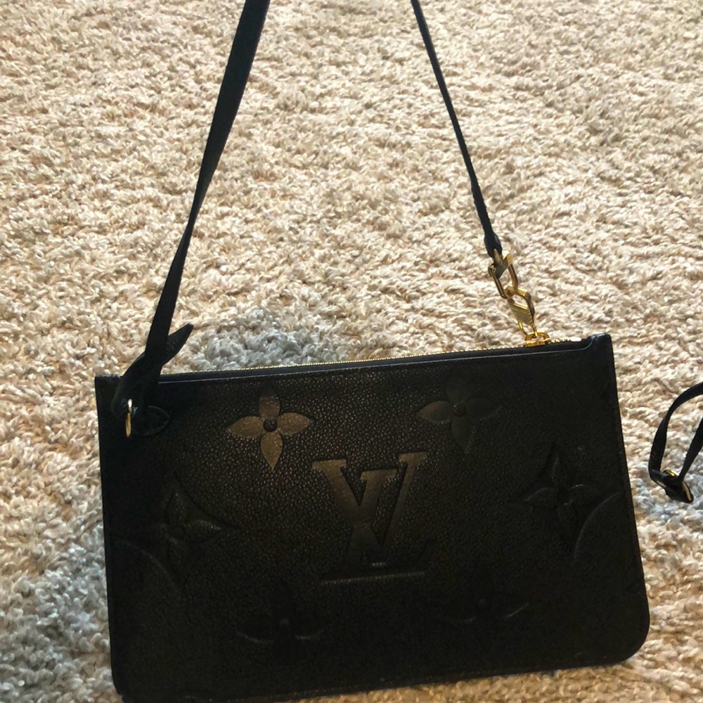 Almost new lv authentic clutch